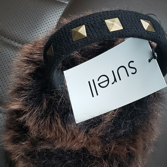 Surell
Faux Fox Fur Earmuffs Studded - Picture 3 of 4